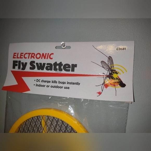 Electronic Fly Swatter - Picture 4 of 7